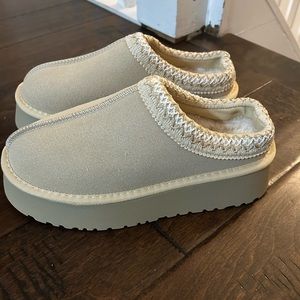 Tasman Clog Slippers